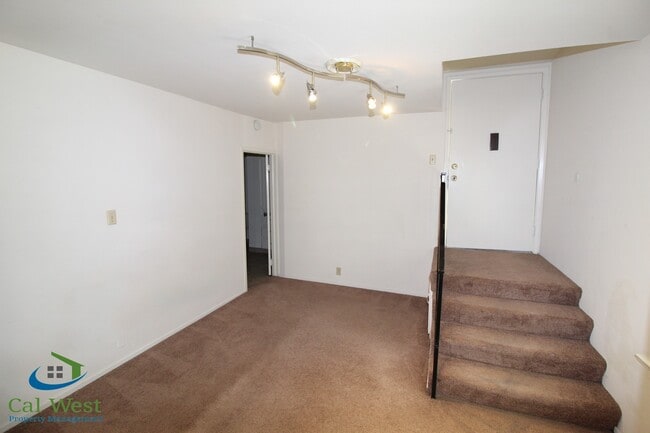 Foto del edificio - $2095 - Rose Garden Junior 1 Bedroom Apart...
