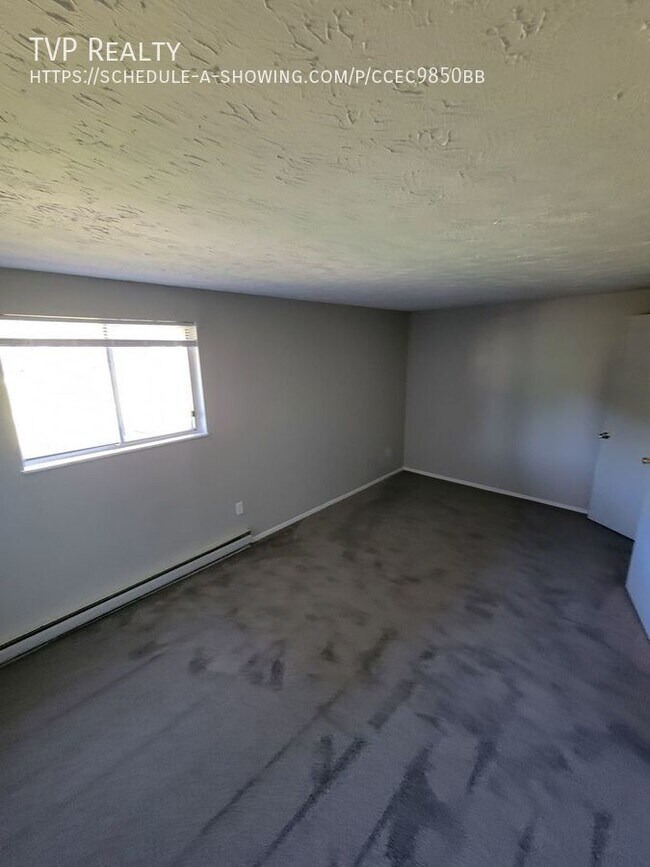 Foto del edificio - 1444 W River Rd N