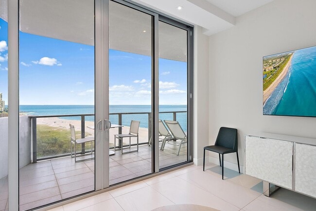 Foto del edificio - 3100 N Ocean Dr