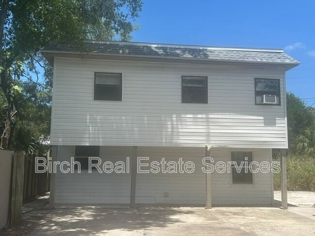 Building Photo - 1725 Preston St S
