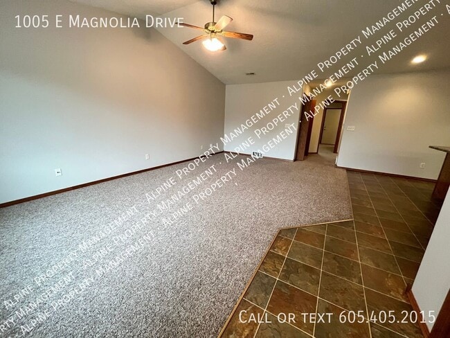 Foto del edificio - 1005 Magnolia Dr