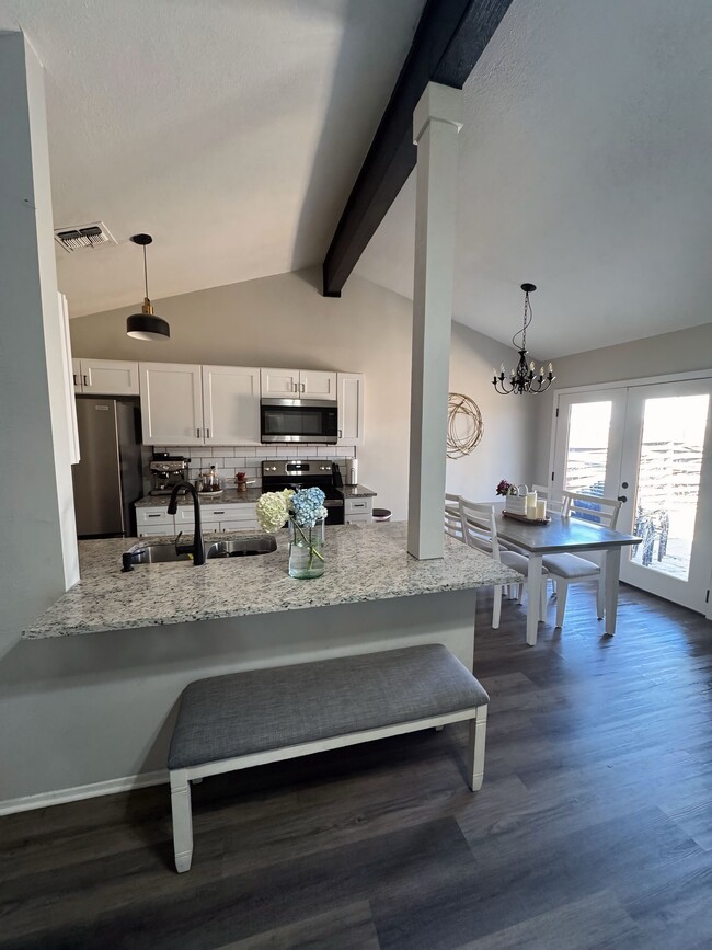 Foto del edificio - 7427 Slippery Elm St