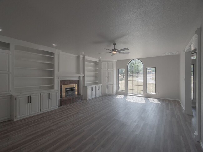 Foto del edificio - Large Private Oasis FOR RENT in Tuttle!