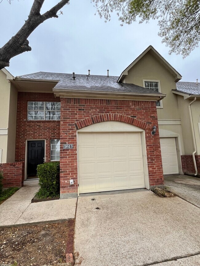 1613 Masters Dr, DeSoto, TX 75115 Townhome Rentals in DeSoto TX