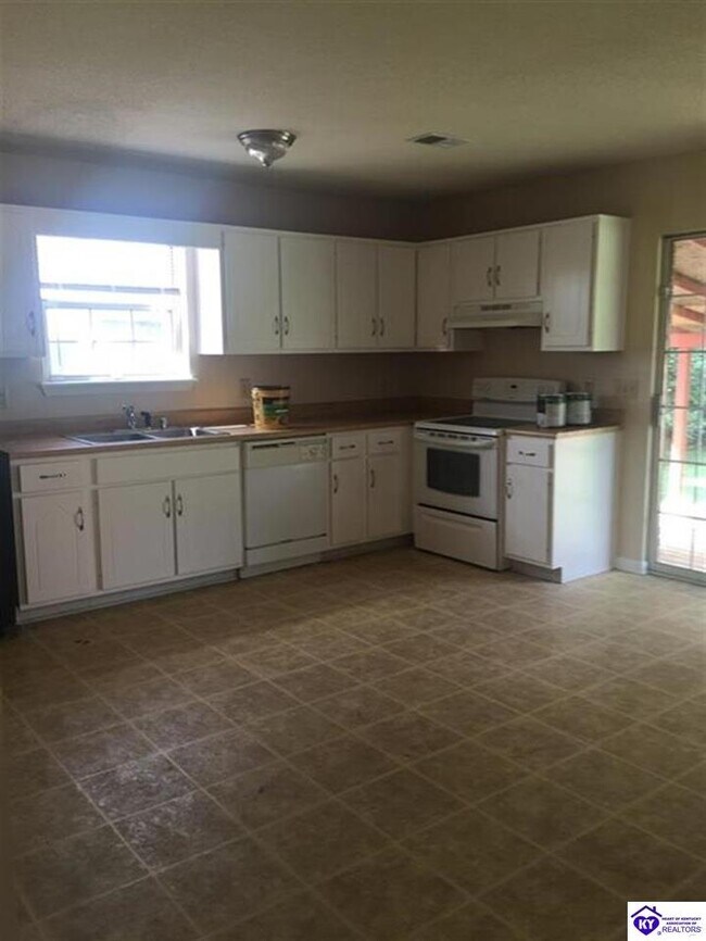 Foto del edificio - 635 Independence Dr