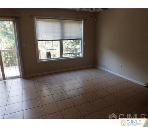 Foto del edificio - 18 Lakeview Dr