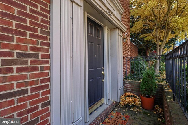 Photo - 1596 N Colonial Terrace Townhome