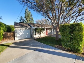 Building Photo - 10682 Center Dr