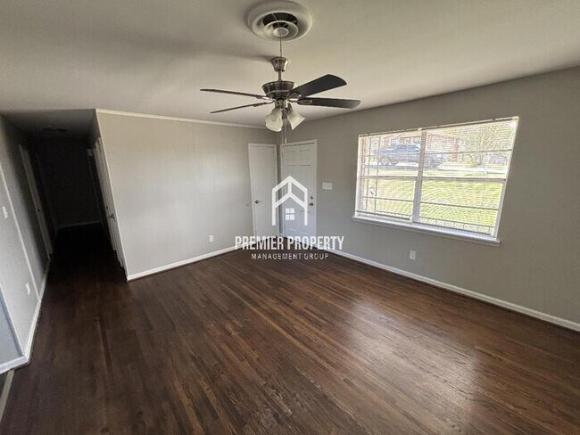 Building Photo - 1105 Mountain Dr