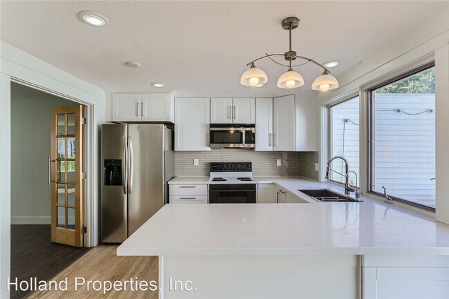Foto del edificio - 3 br, 2 bath House - 6145 SW Erickson Ave