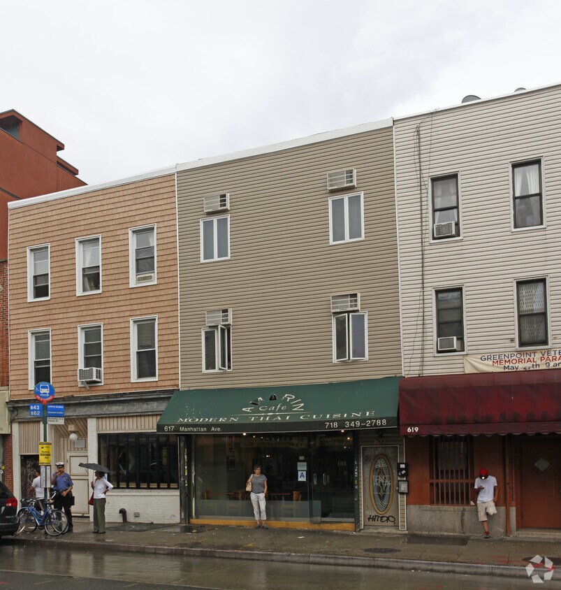 Primary Photo - 617 Manhattan Ave