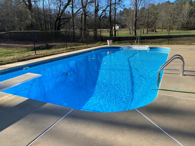 Fully Furnished/ALL utilities included - 1412 Clotfelter Rd