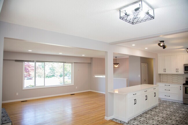 Building Photo - 2126 Elspeth Pl