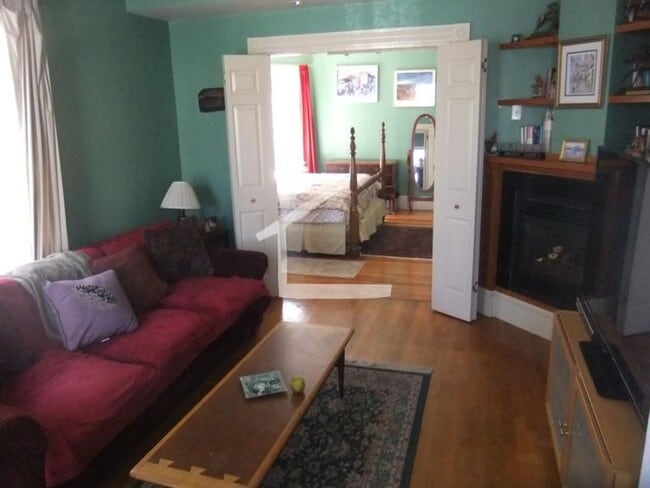 Building Photo - 5 Bedroom/2 Bathroom Apartment in Allston