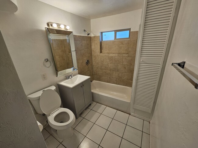 Foto del edificio - 4744 E Baker St