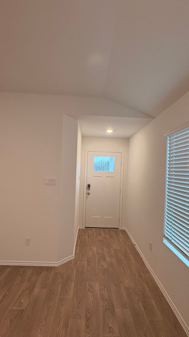 Foto del edificio - 316 Constanza Trl