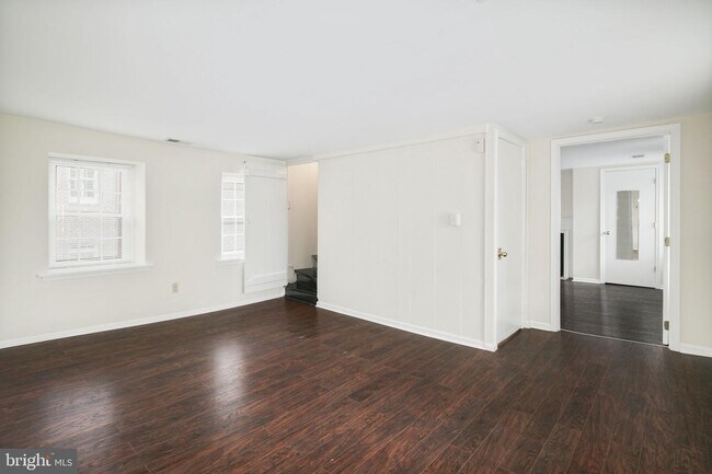 Building Photo - 408 S State St