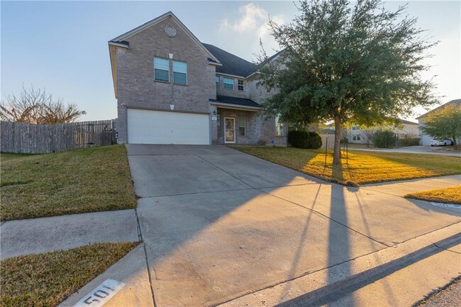 Building Photo - 501 Castebar Dr