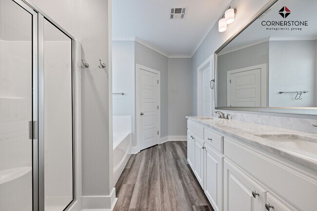 Foto del edificio - YOUR GATEWAY TO MODERN RENTING! LOVELY 4 B...