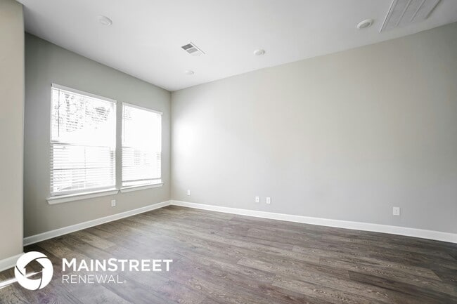 Foto del edificio - 5110 Royal Heath Dr