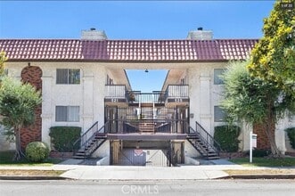 Building Photo - 525 Concord St