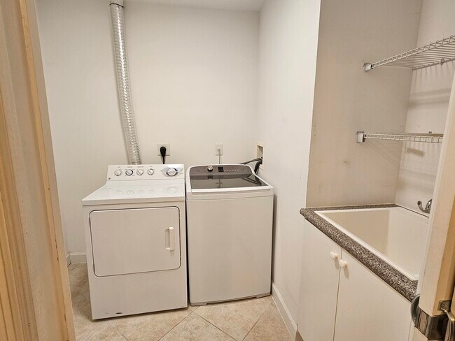 Foto del edificio - 801 S Olive Ave