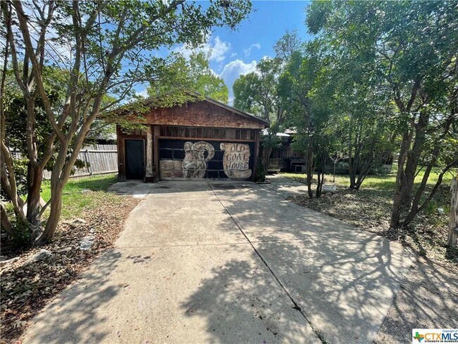 Building Photo - 135 Kuntry Ln
