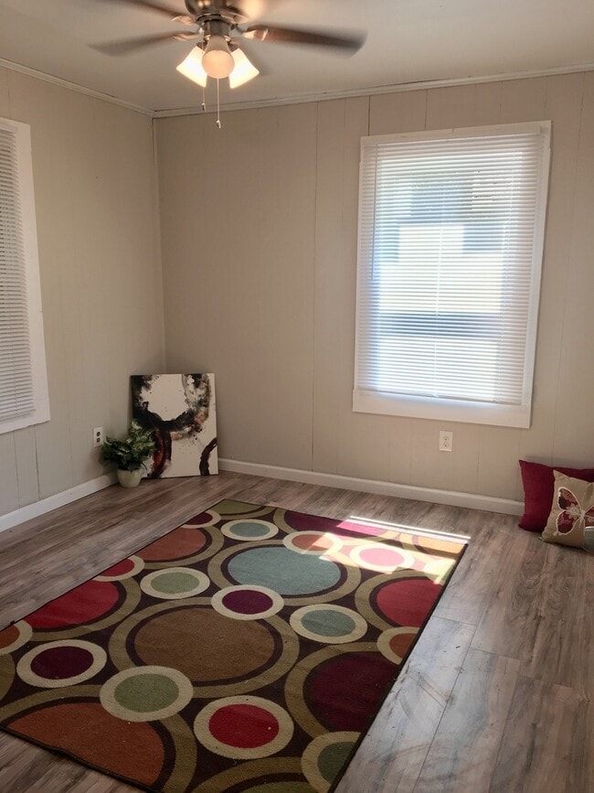 Building Photo - 200 S Dixie St