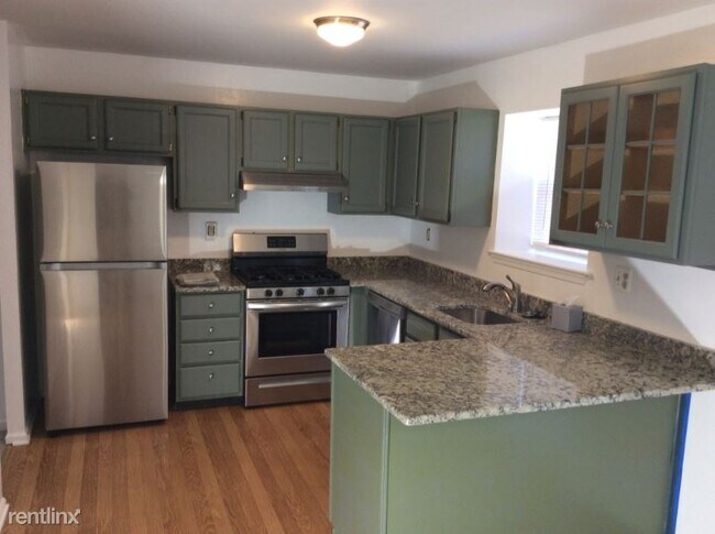 Building Photo - 2 br, 1.5 bath Townhome - 2461 Norrington Dr