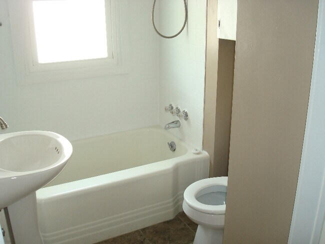 Building Photo - 119 W Colebrook St