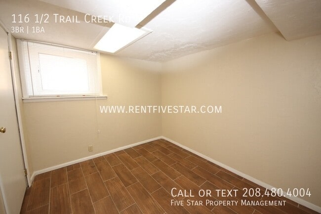 Building Photo - 116 1/2 Trail Creek Rd-