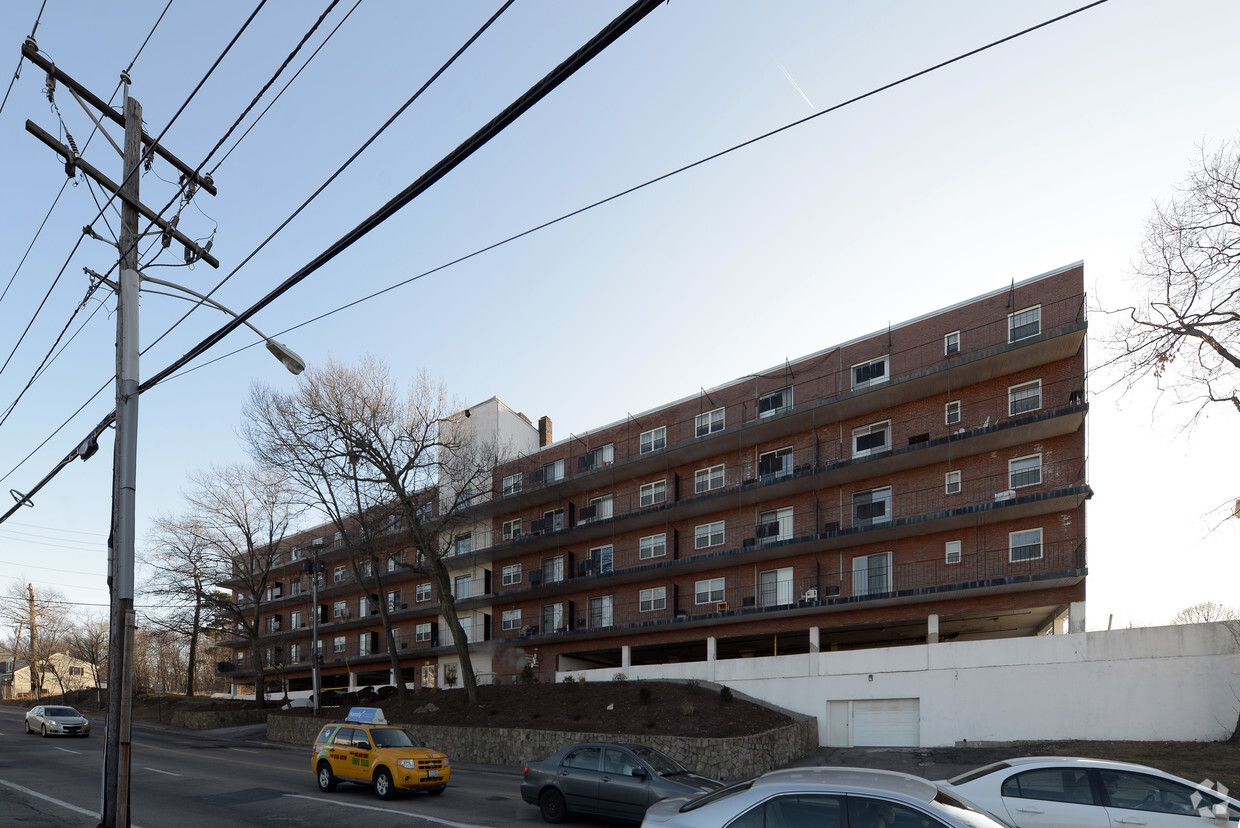 Faxon Heights - 135 Quincy Ave Apartments