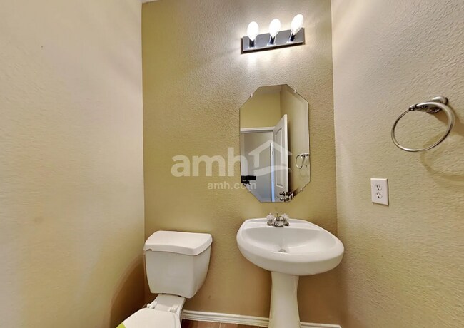 Foto del edificio - 705 Rolling Hills Ln