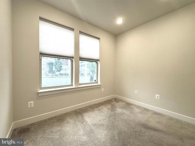 Building Photo - 1009 Rockwell Ave