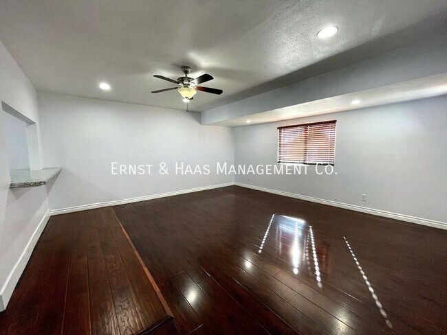 Building Photo - 1341 W School St