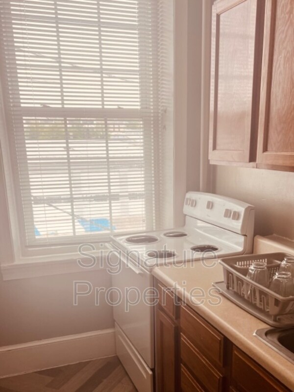 Foto del edificio - 117 Bollingbrook St