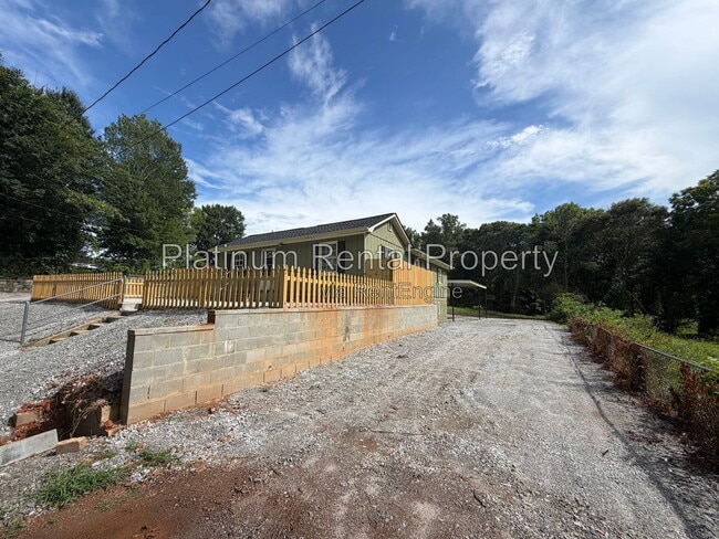 Building Photo - 1868 Quarry Rd