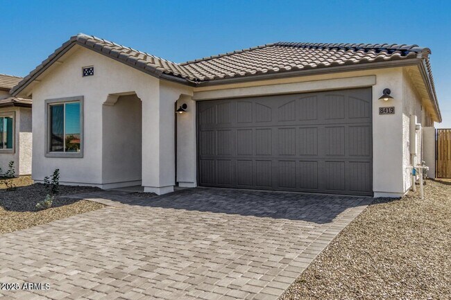 Foto del edificio - 8419 W Encinas Ln