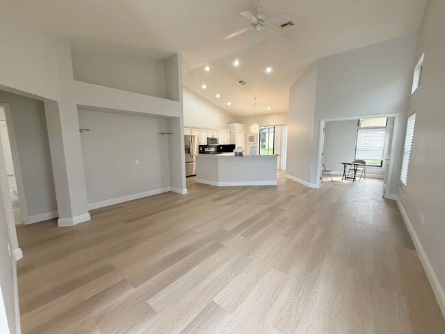 Building Photo - 6240 Fairskies Dr