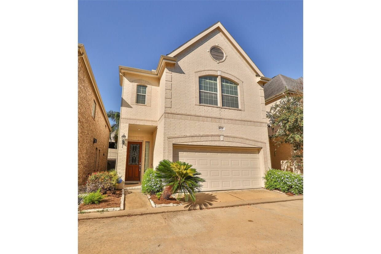Foto principal - 10126 Holly Chase Dr