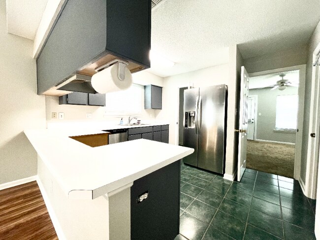 Foto del edificio - 2552 Golden Park Ln