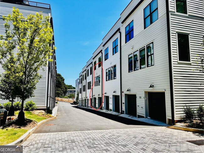 Building Photo - 727 Eloise Wy