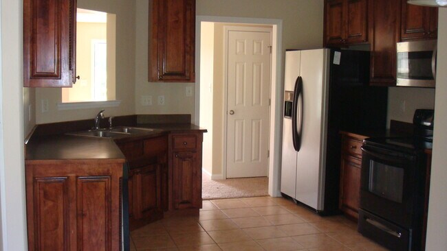 Foto del edificio - 5761 Emily Ln