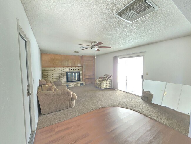 Foto del edificio - 440 Cheyenne Cir