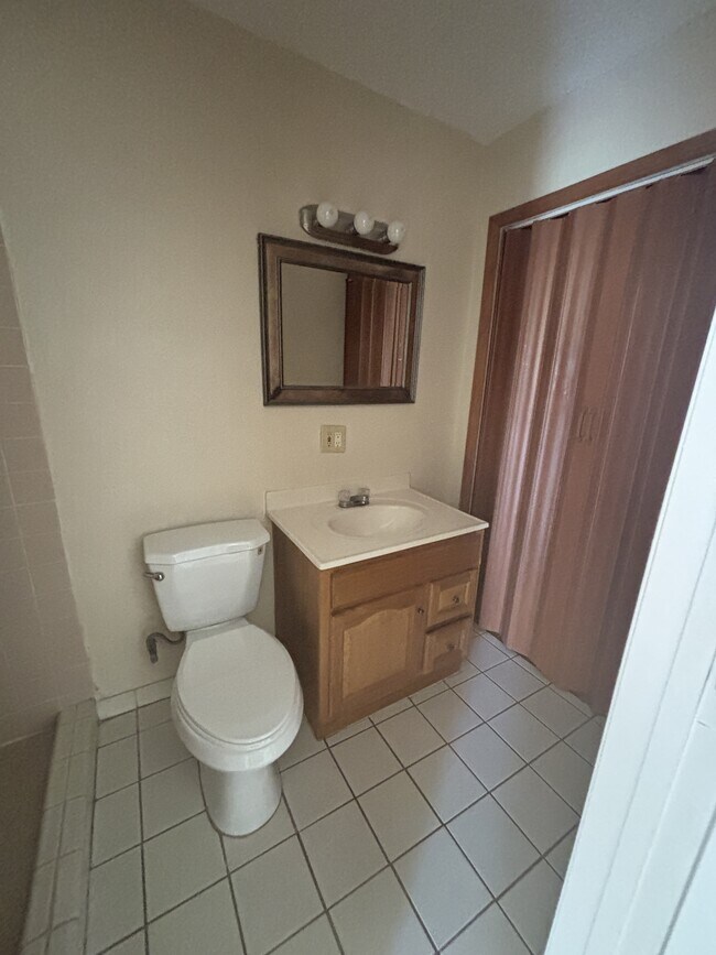 Building Photo - 1860 Lynncrest Rd