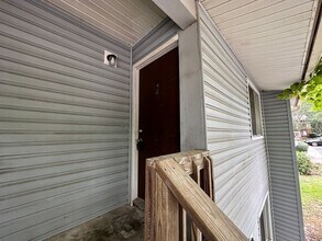 Building Photo - 737 Pointe Ct
