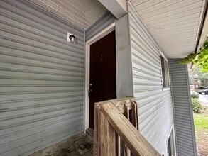 Building Photo - 737 Pointe Ct
