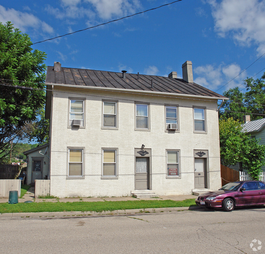 Building Photo - 111 Old Main St