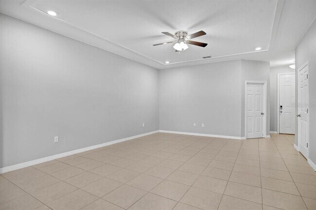 Building Photo - 5747 Skytop Dr