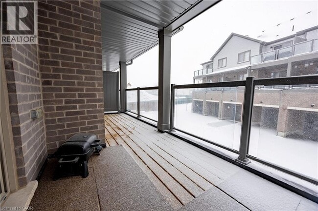 Building Photo - 205 W Oak Trl